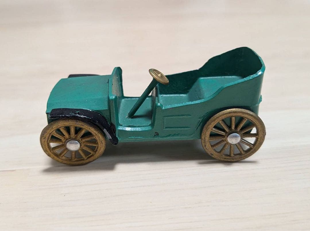 昭和レトロ！ ミニチュア　クラシックカー風ミニカー4台セット