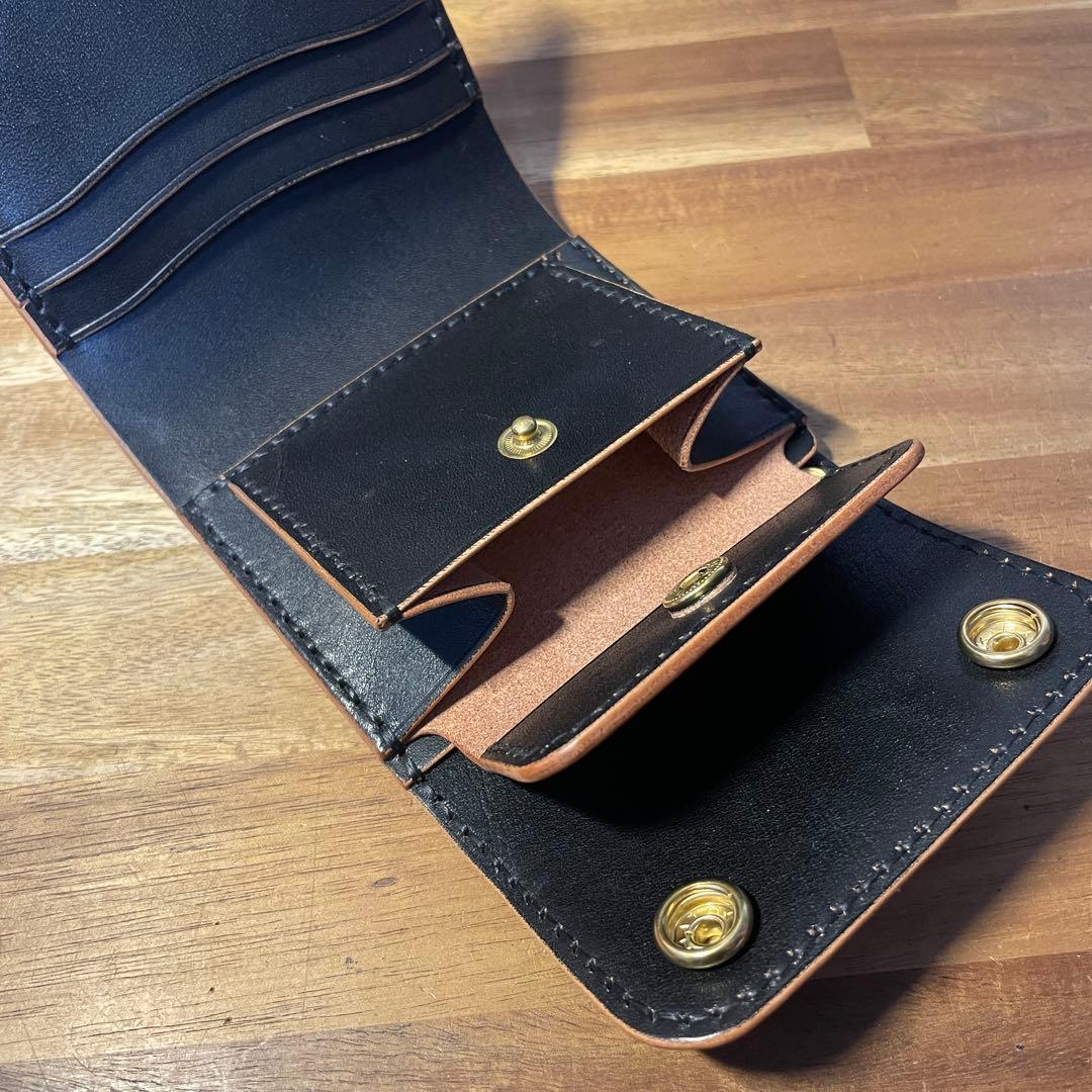 ショートトラッカーウォレット 栃木レザー 茶芯 丘染めブラック