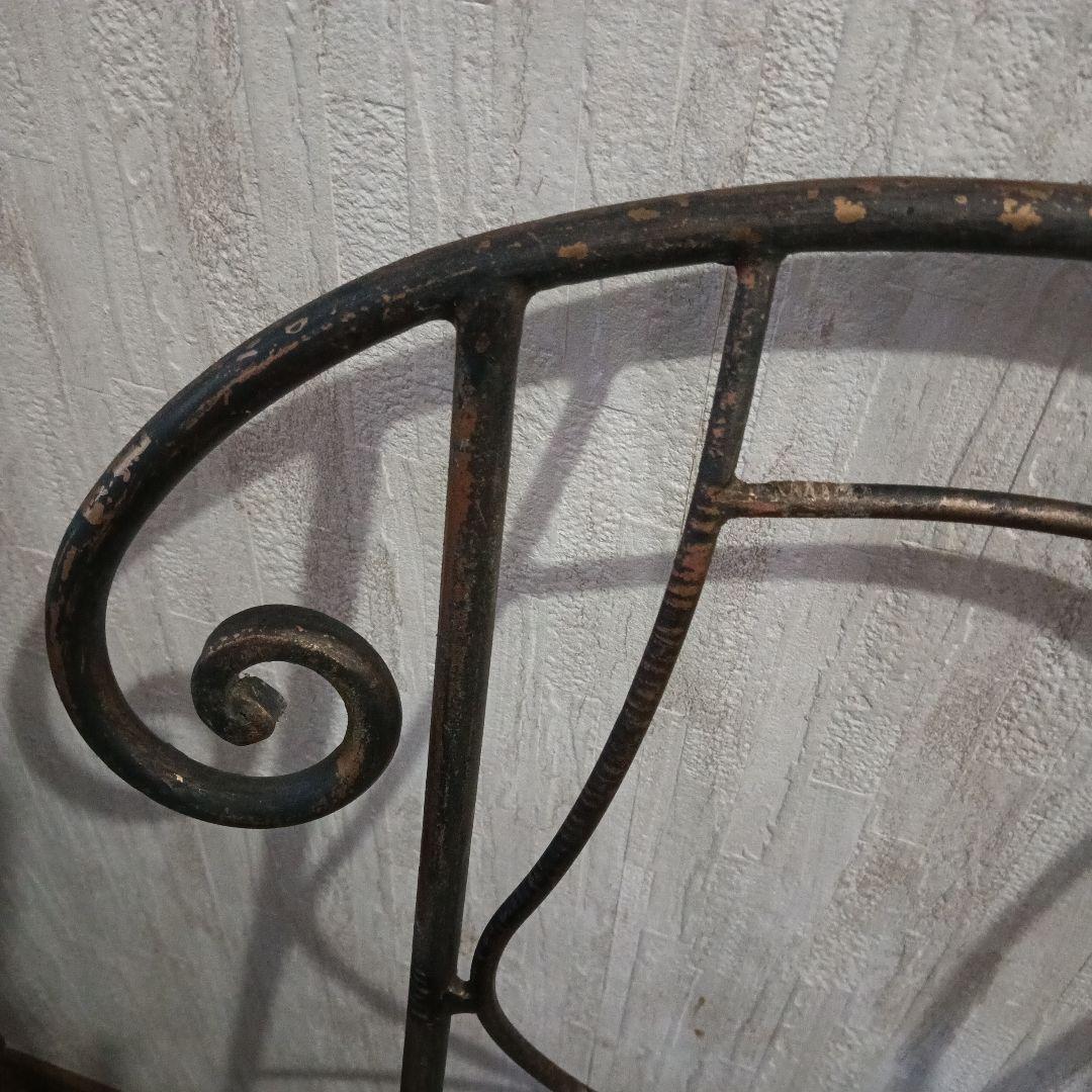 アンティークアイアンスタンドチェア型　金属製プランターラック