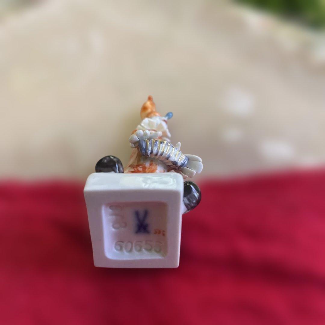 Shinya マイセン　手捻り陶器製ピエロの人形置物 約10cm