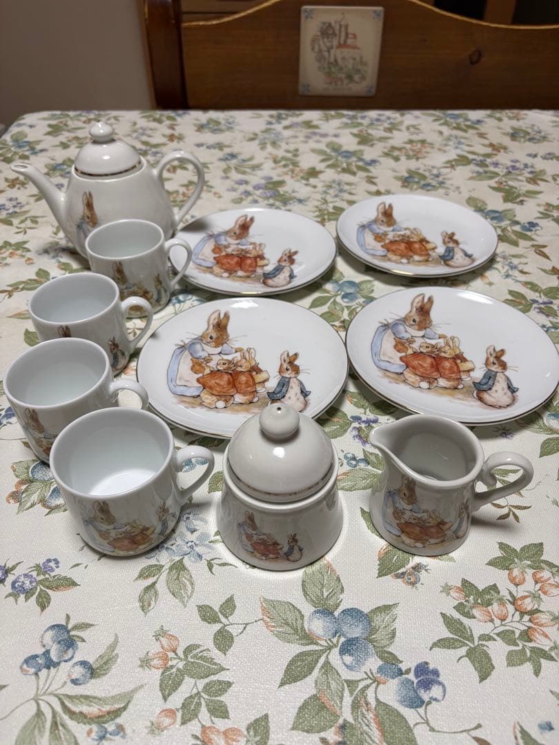 ピーターラビットティーセット　バスケット付き