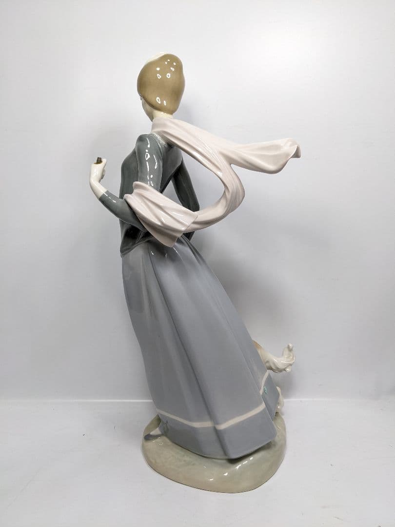 絶版】LLADRO ショールの貴婦人 磁器人形 陶器 スペイン