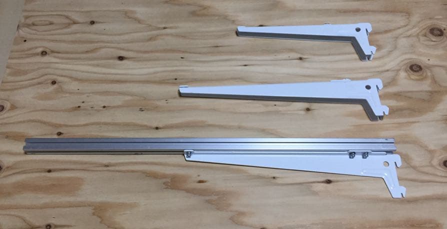 アーネストワン住宅でも使える棚受け金具(フリーラック) - メルカリ