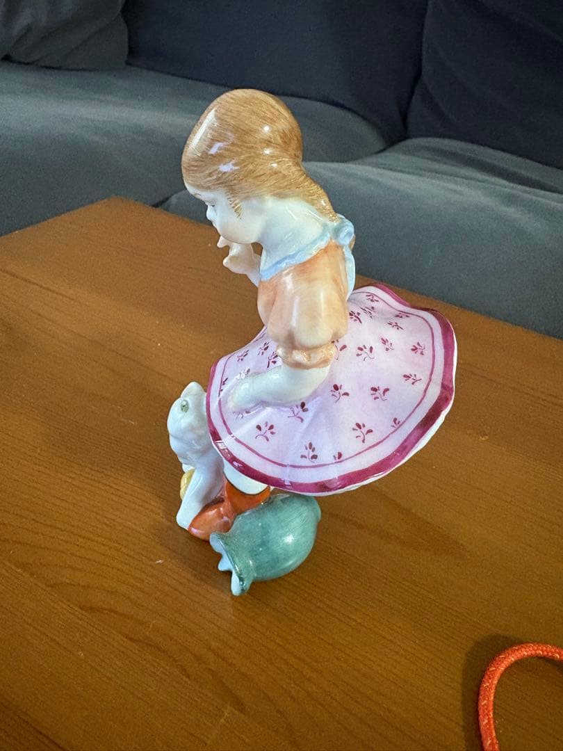 Herend ヘレンドフィギュリン 陶器人形少女と猫