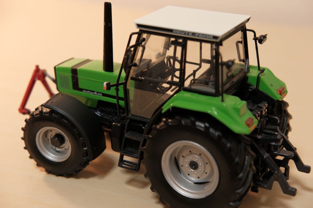 Deutz-Farh トラクターミニチュア1/32 限定1000台