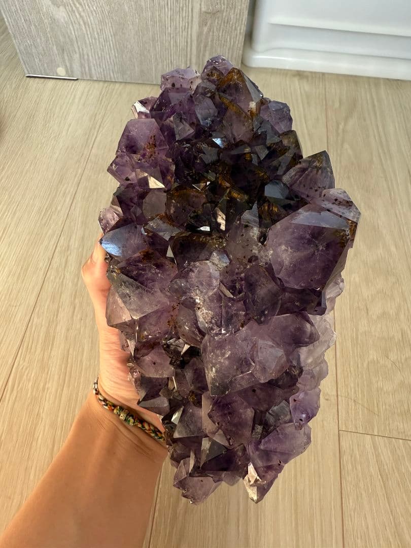 ✨特大・高品質✨台座付きアメジストクラスター⭐️タイチンルチルクォーツ入り