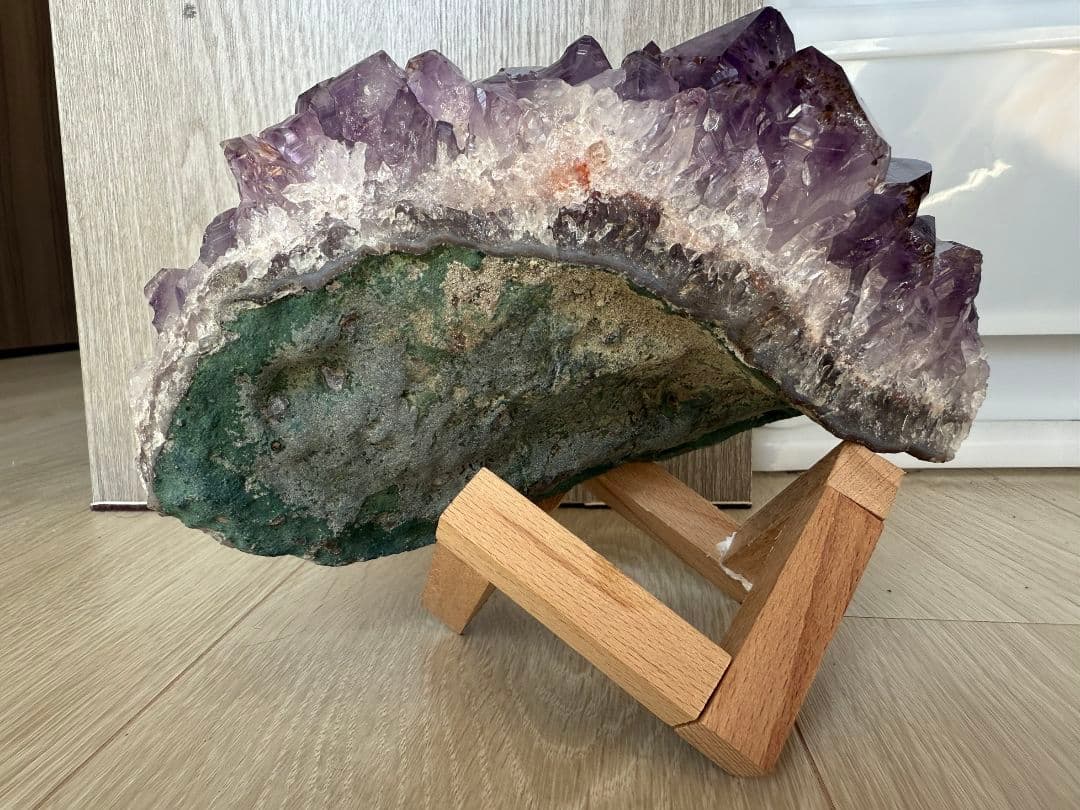 ✨特大・高品質✨台座付きアメジストクラスター⭐️タイチンルチルクォーツ入り