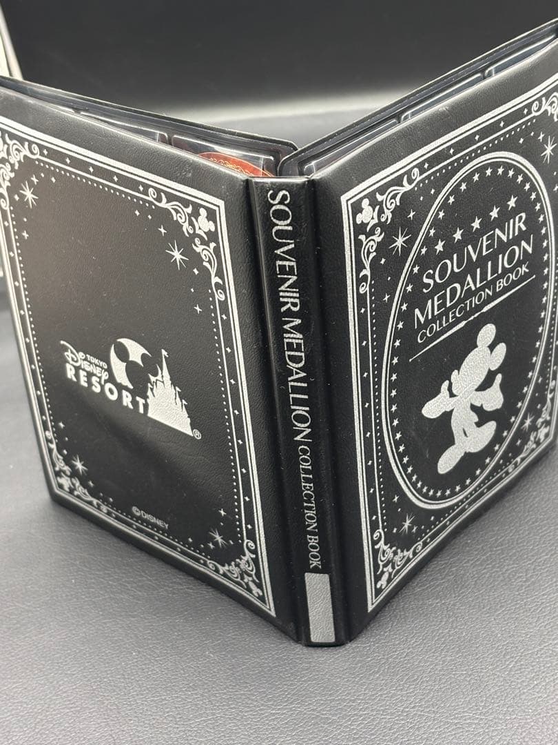 2017東京ディズニー】ミッキーマウス メダリオン 収集コレクション ブック