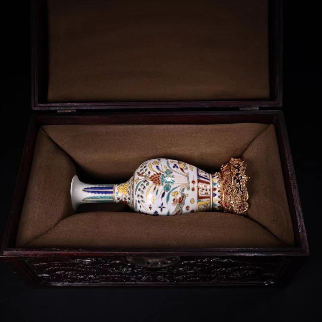 中国古美術・旧蔵粉彩陶磁器の花瓶・純銀の花飾り台座・置物・純手描き