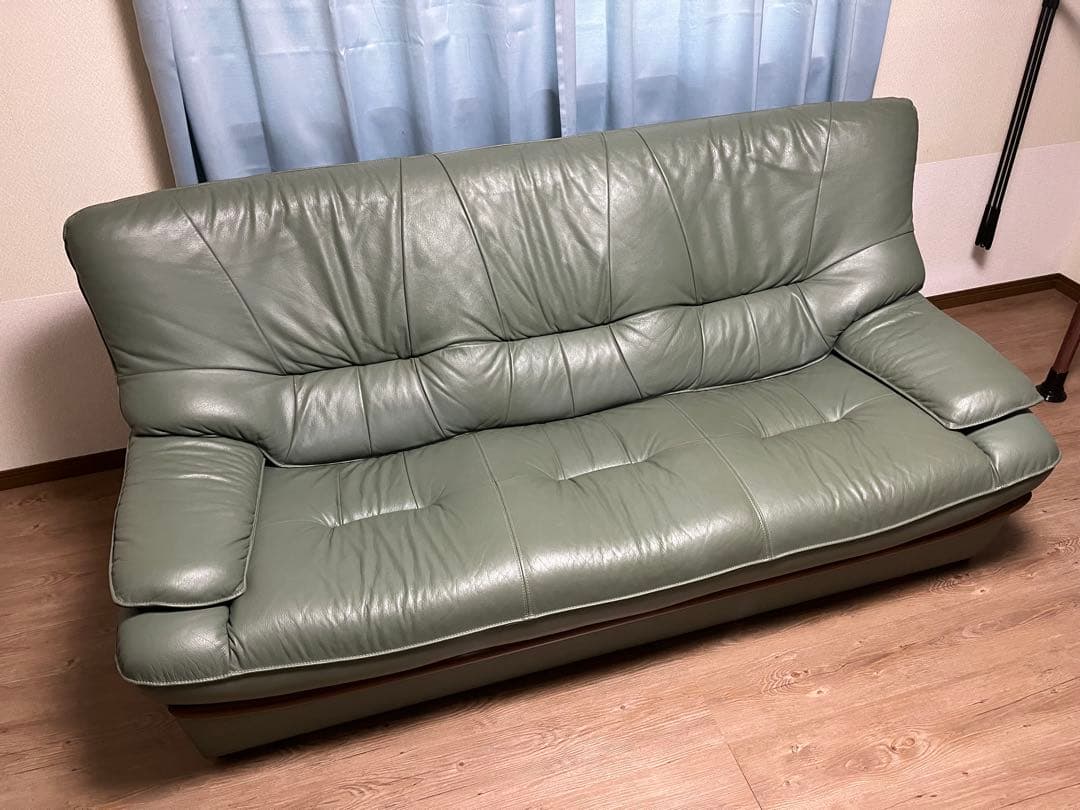 グリーンレザーソファ