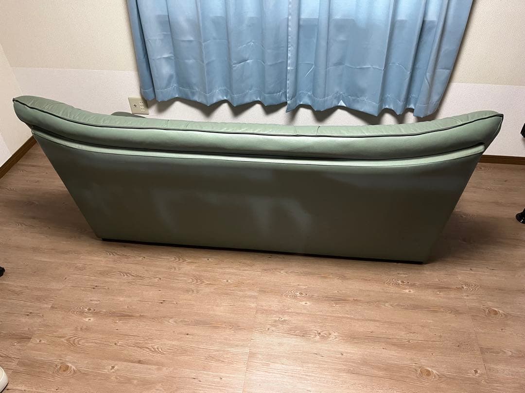 グリーンレザーソファ