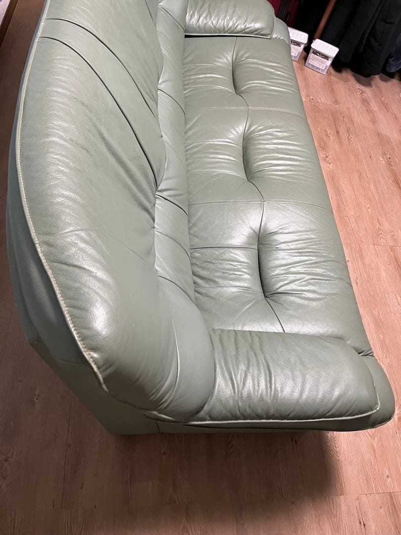 グリーンレザーソファ