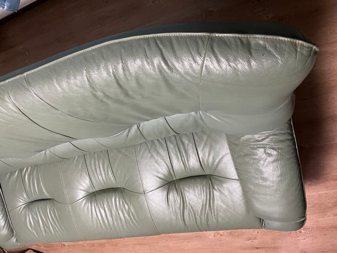 グリーンレザーソファ