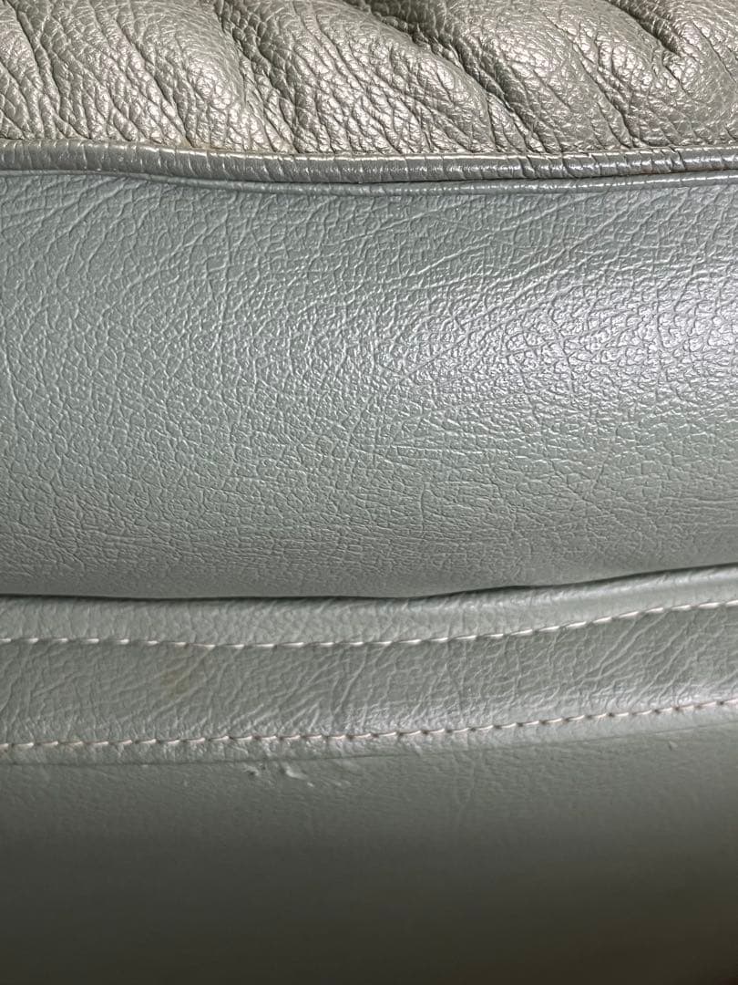 グリーンレザーソファ