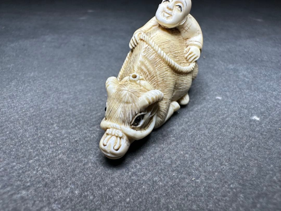 極上　根付　天然素材　アンティーク　骨董　飾り物　古美術　置物　細密細工　彫刻