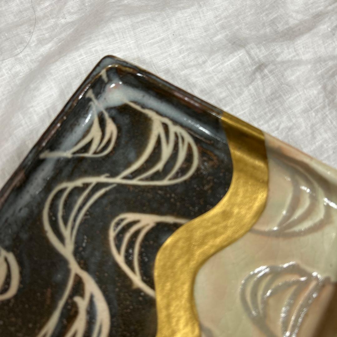 仙山窯/安藤日出武 造/金彩波紋大皿/飾皿/共箱/陶磁器/焼物 - メルカリ