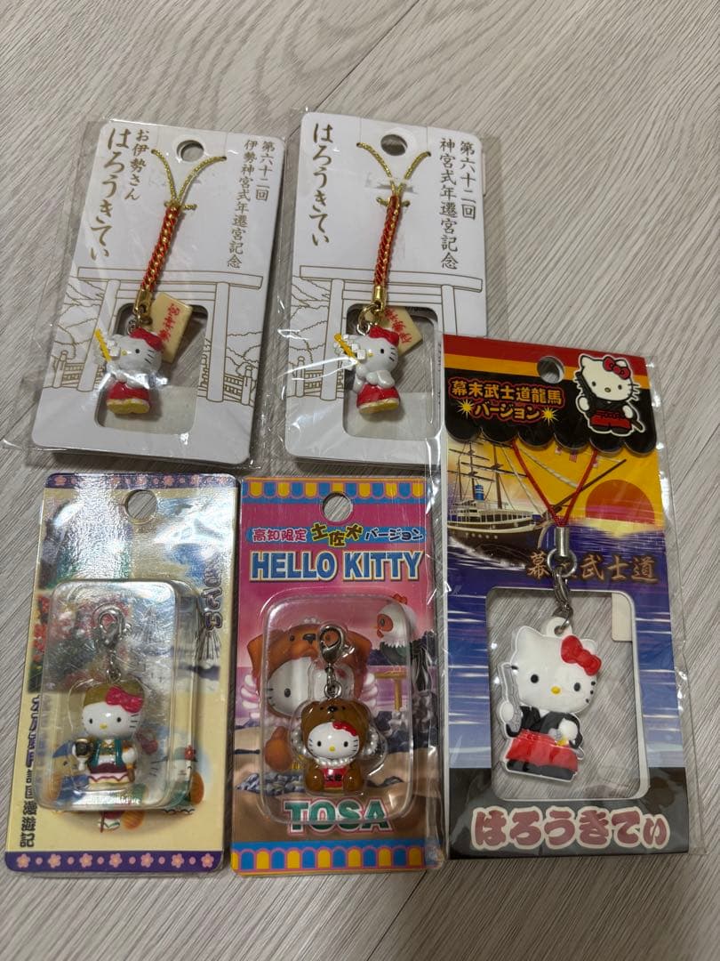 ご当地キティ 値付けまとめ売り ストラップ 、チャームセット 100個