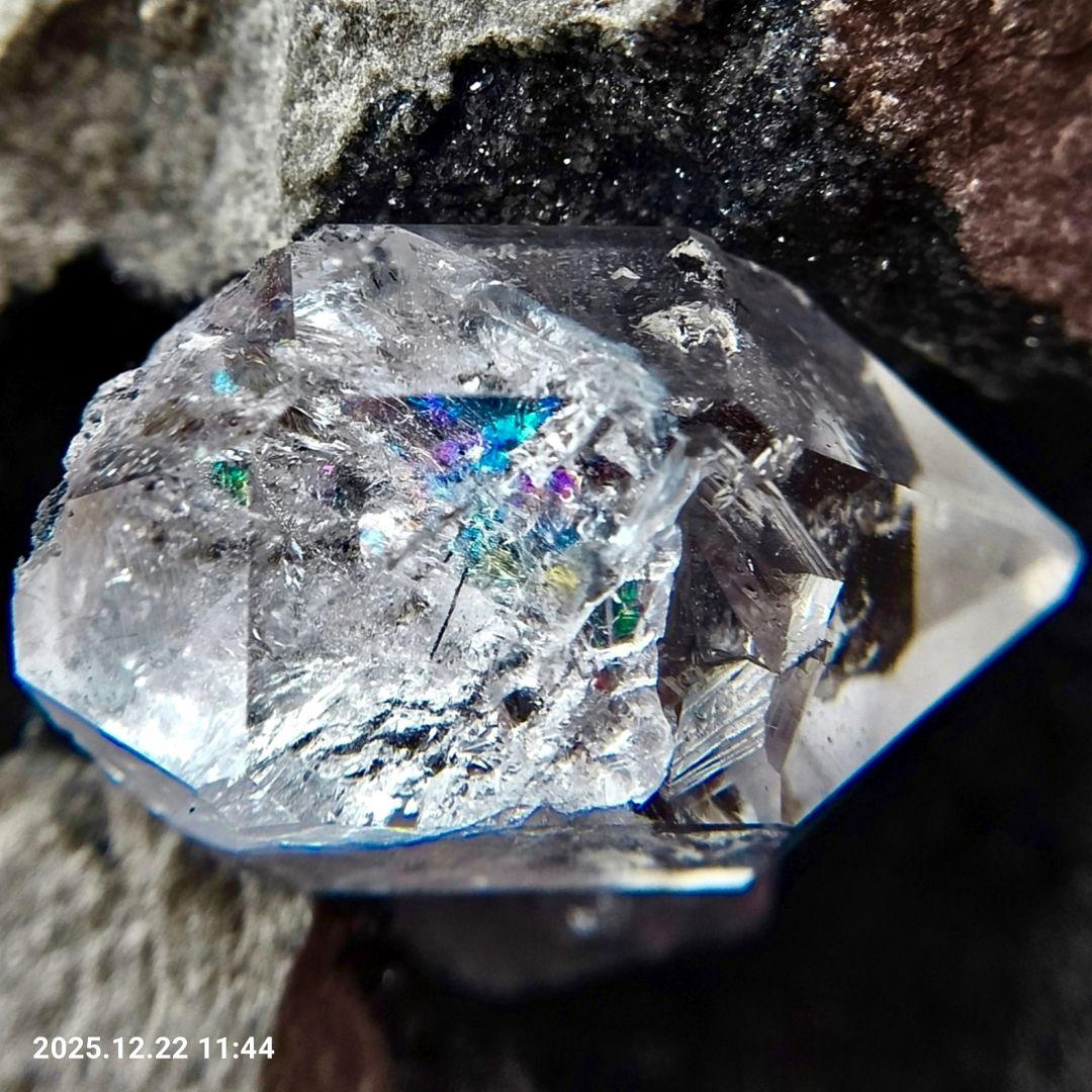天然ハーキマーダイヤモンド 母岩付原石 USA産 ダブルポイント 虹多 アイリス