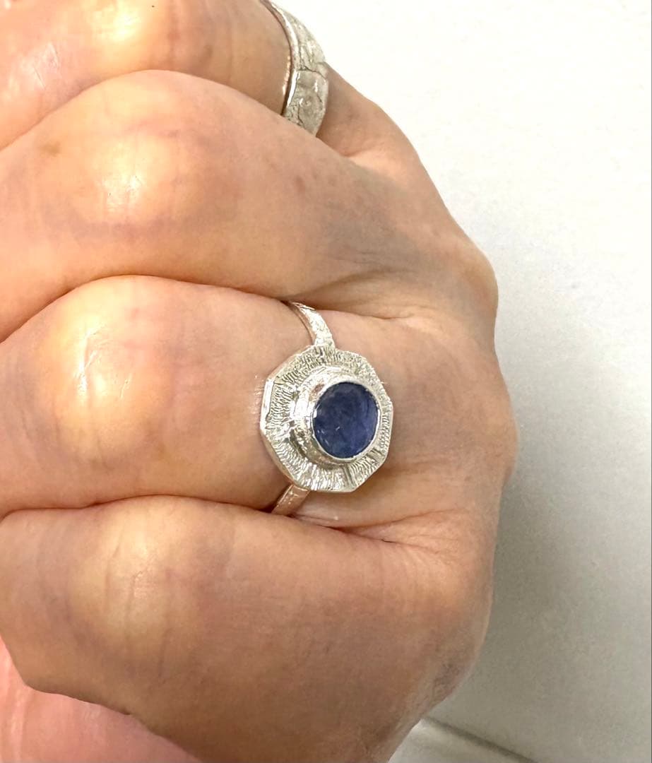 ブルースターサファイア手彫りシルバーリング