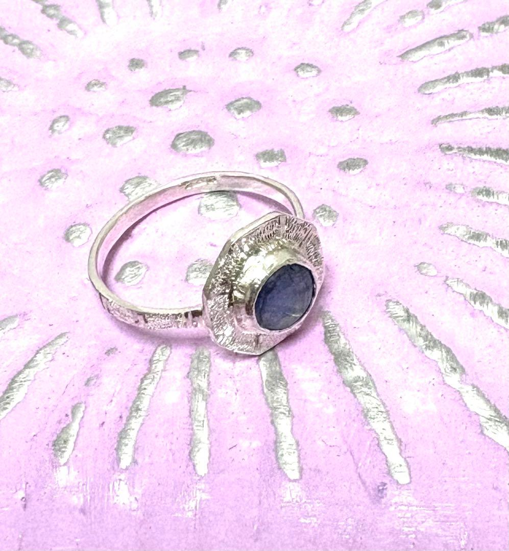 ブルースターサファイア手彫りシルバーリング