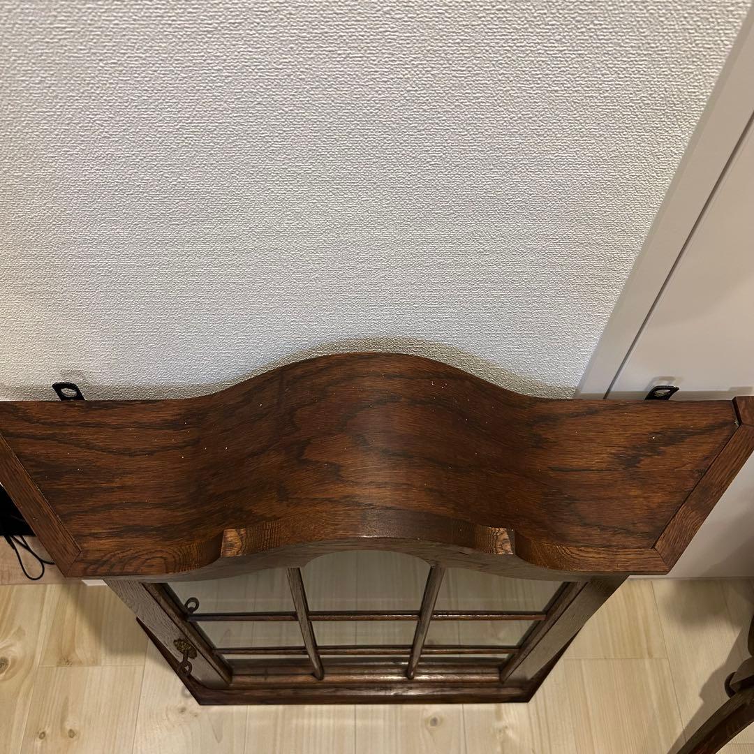 ウォールガラスキャビネット　アンティーク家具ガラスキャビネット　飾り棚