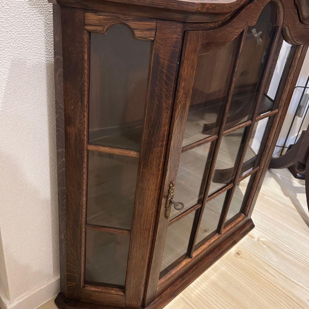 ウォールガラスキャビネット　アンティーク家具ガラスキャビネット　飾り棚