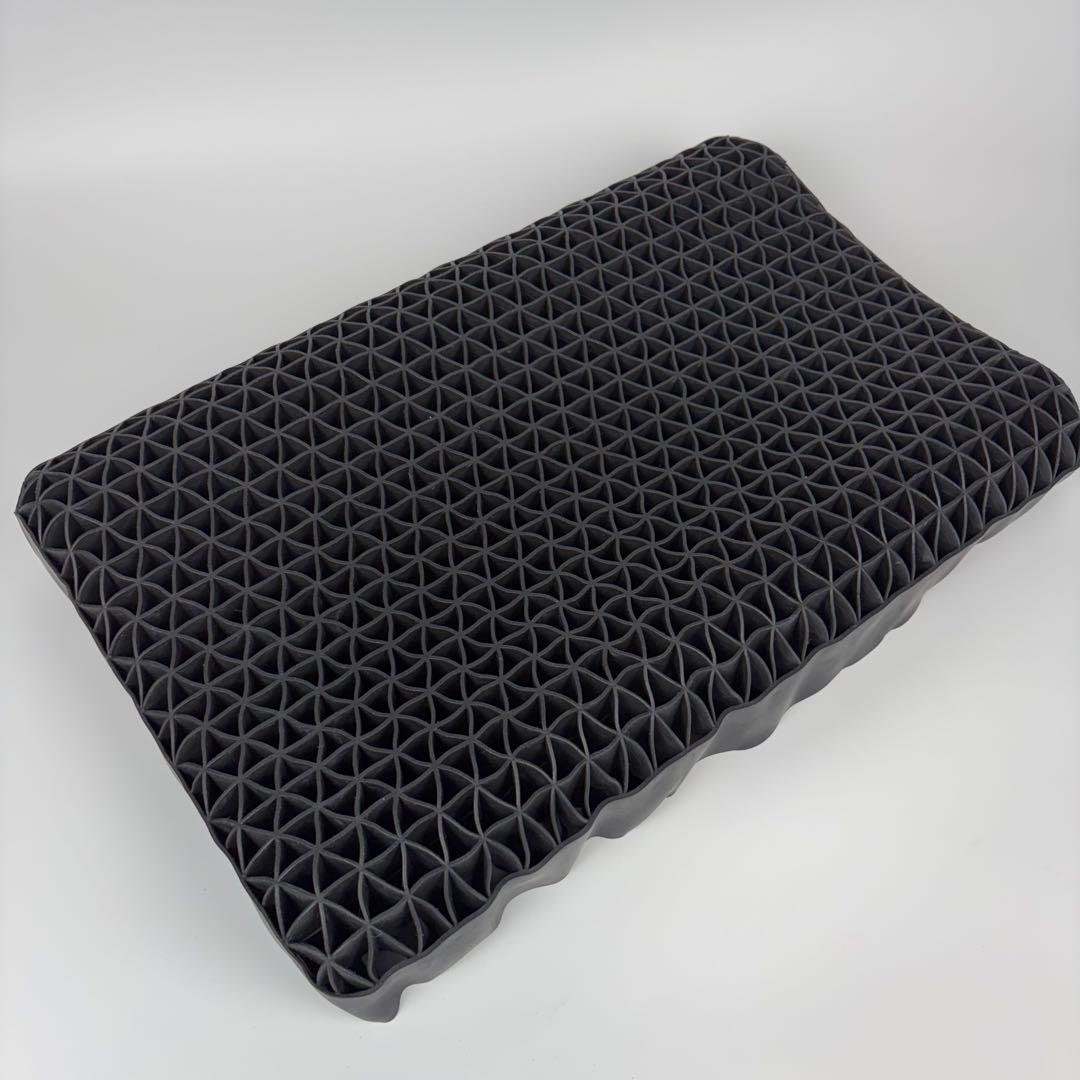 美品✨ヒツジのいらない枕 至極 カバー付 使用数回 ブラック ホワイト