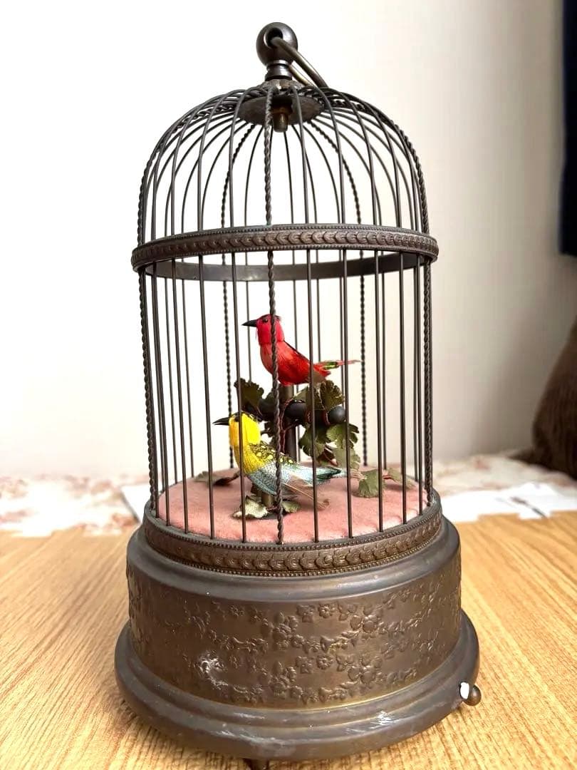 スイス・ルージュ社製アンティーク調オルゴール、シンギングバード