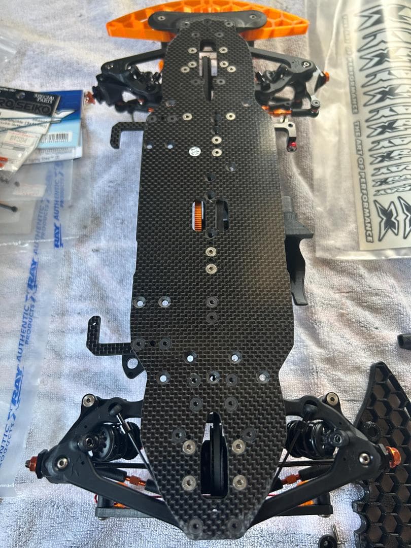 XRAY X4 2025 カーボンシャーシ