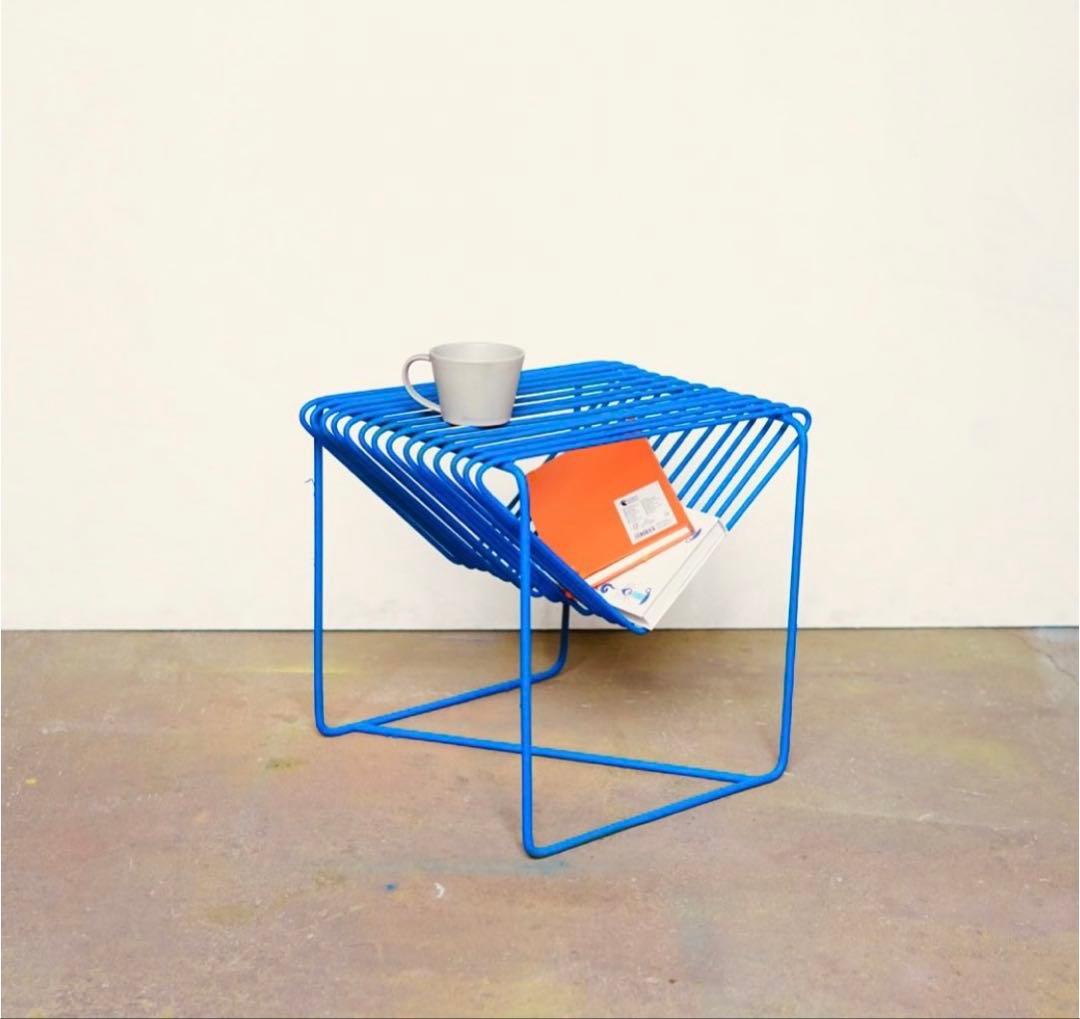 テーブル・机 claro triangle side table classic blue claro triangle side table classic blue