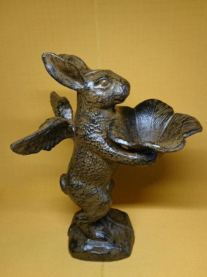 【美品】ウサギ　兎　天使　金属　置物　インテリア　工芸品　美術品　A3420