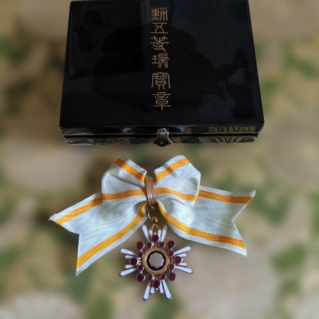 【最終価格】【美品・希少】勲五等瑞宝章 リボン婦人用 塗共箱・略綬付き