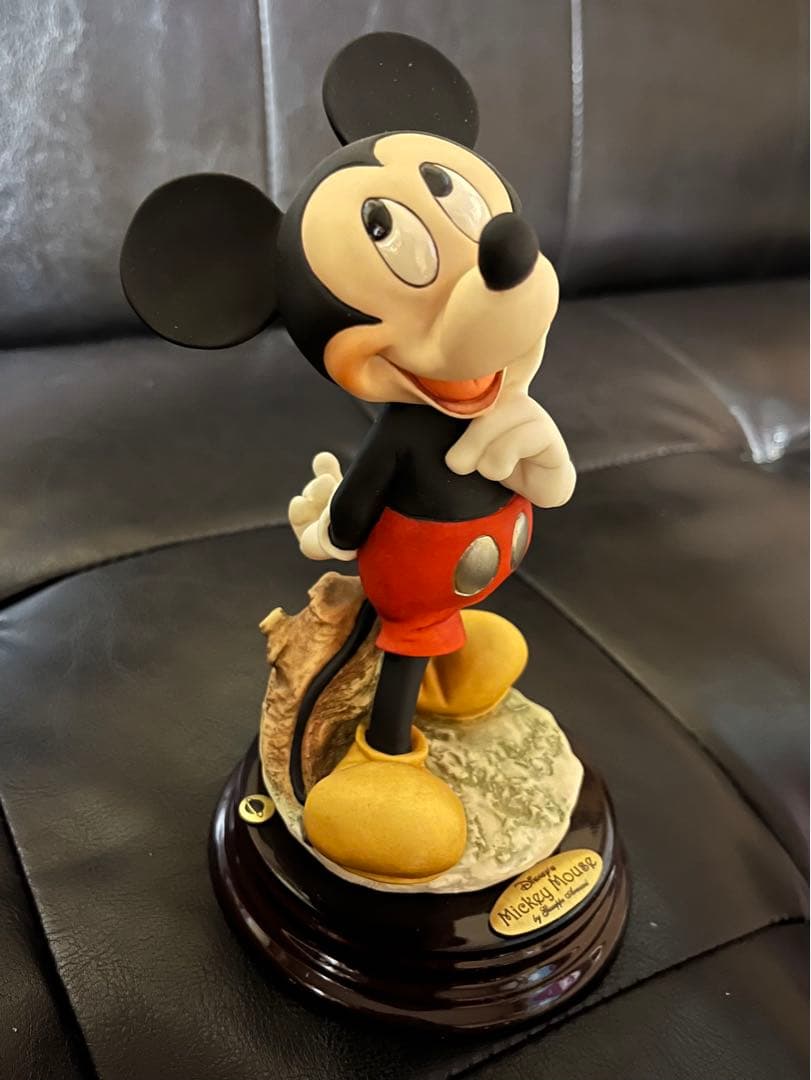 ディズニー　アルマーニ　ミッキー　フィギュア