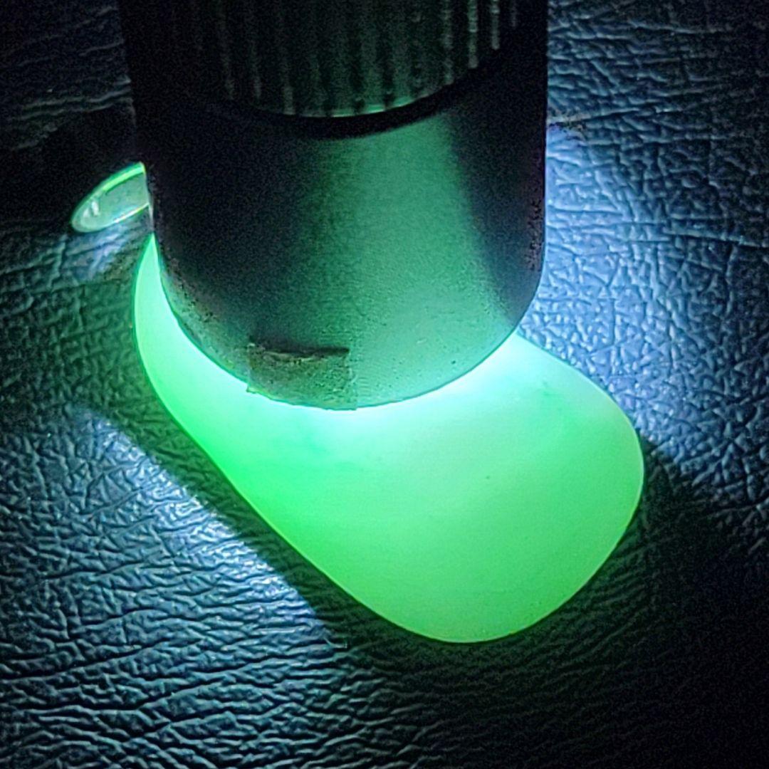 糸魚川翡翠ペンダントトップ金具(商品の説明参照)付PT0081