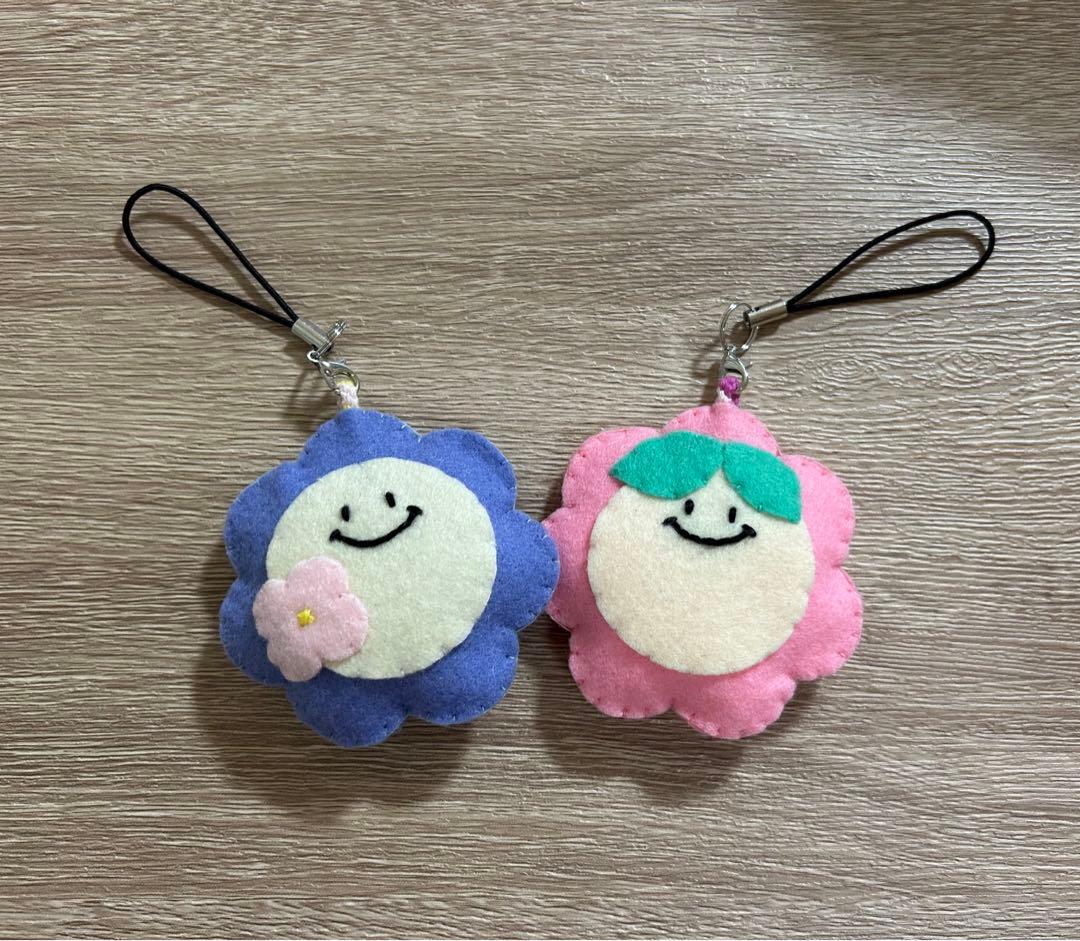 オーダー専用ページ)お守り フェルト 花 だるま - メルカリ