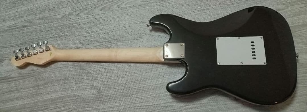 【SELDER】新品未使用ストラトキャスター(BK)