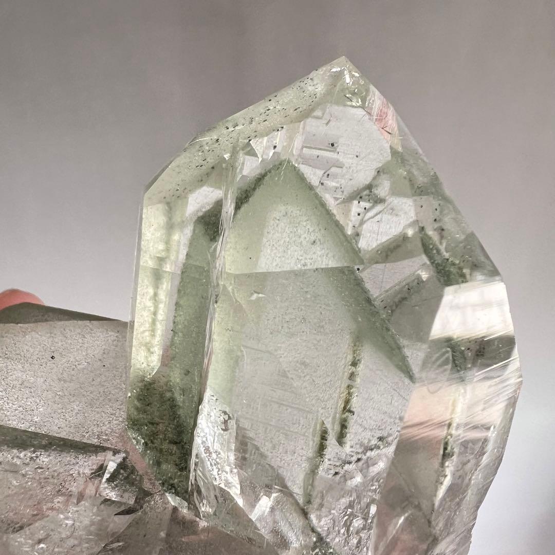 高品質　マニハール産　グリーンファントム付クリスタル　　ヒマラヤ水晶