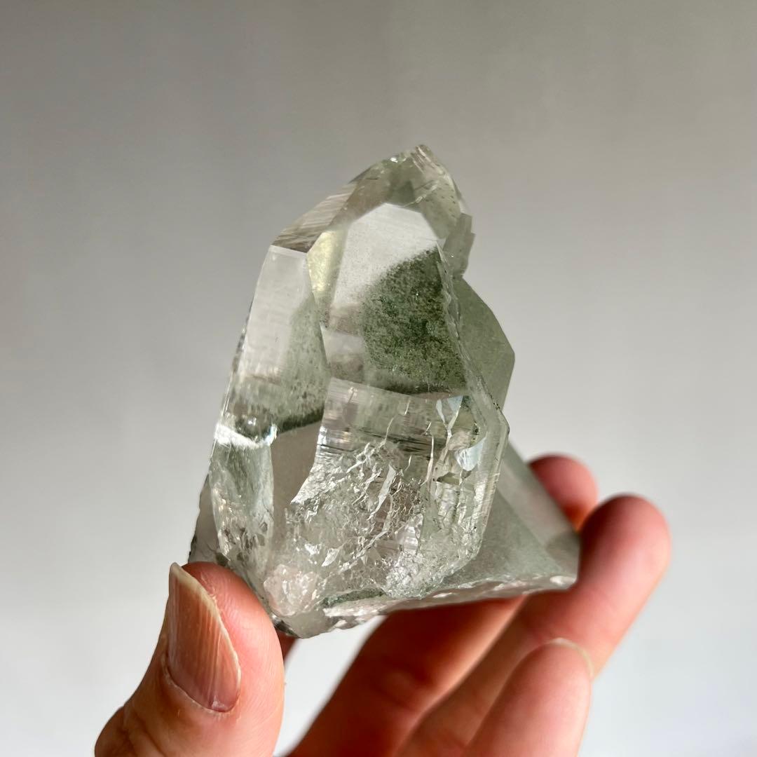 高品質　マニハール産　グリーンファントム付クリスタル　　ヒマラヤ水晶