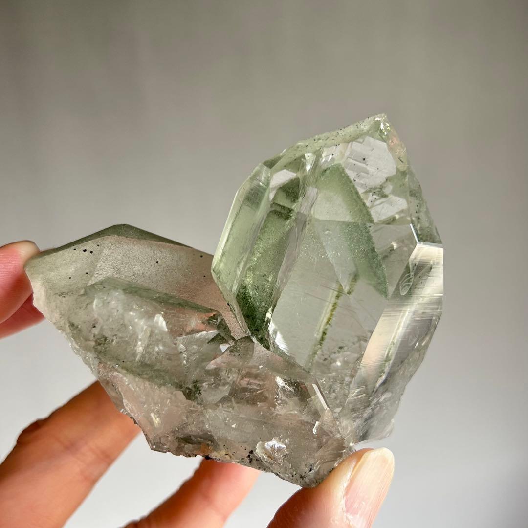 高品質　マニハール産　グリーンファントム付クリスタル　　ヒマラヤ水晶