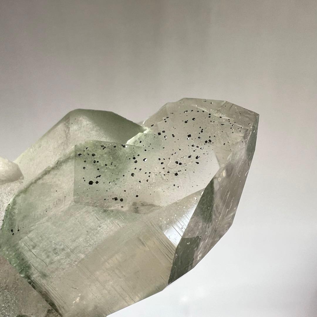 高品質　マニハール産　グリーンファントム付クリスタル　　ヒマラヤ水晶