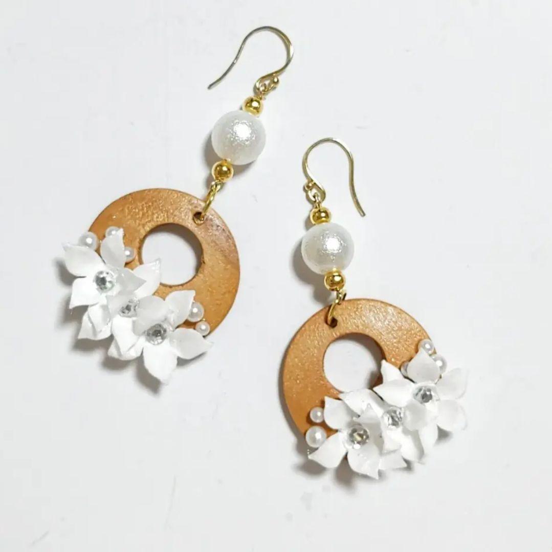 【634】コットンパールとウッドビーズのピアス／イヤリング