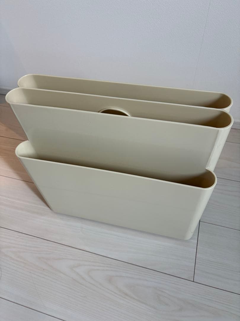 Kartell風　ホワイト マガジンラック