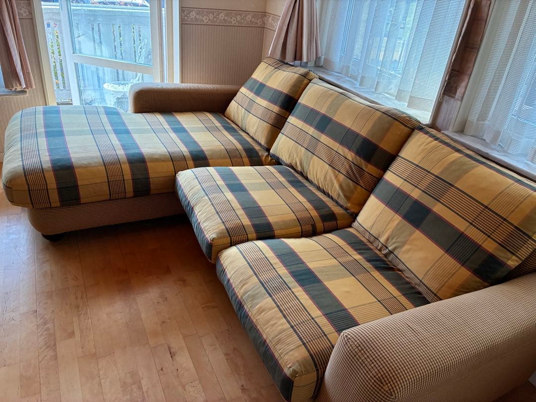 チェック柄カウチソファ