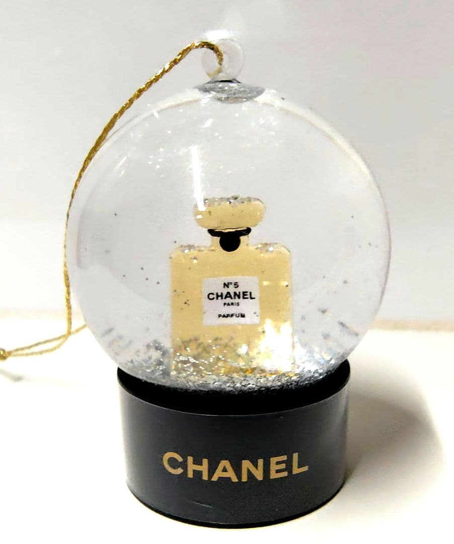 シャネル❤️2025ホリデー N°5 ミニチュア スノードーム - メルカリ