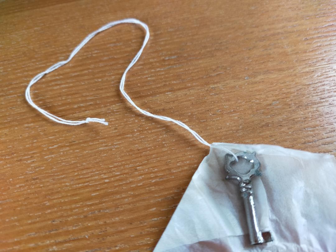 高級　木製　漆塗り 鍵付き宝石箱 オルゴール付き