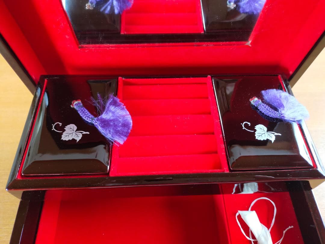 高級　木製　漆塗り 鍵付き宝石箱 オルゴール付き