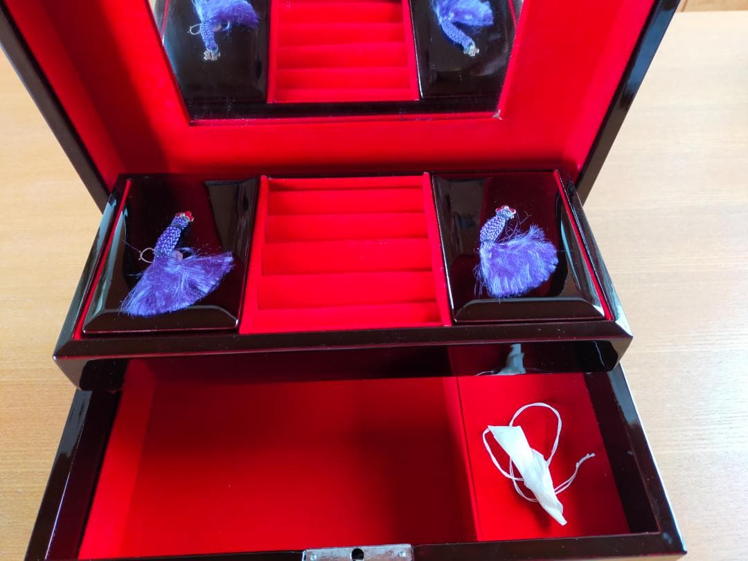 高級　木製　漆塗り 鍵付き宝石箱 オルゴール付き