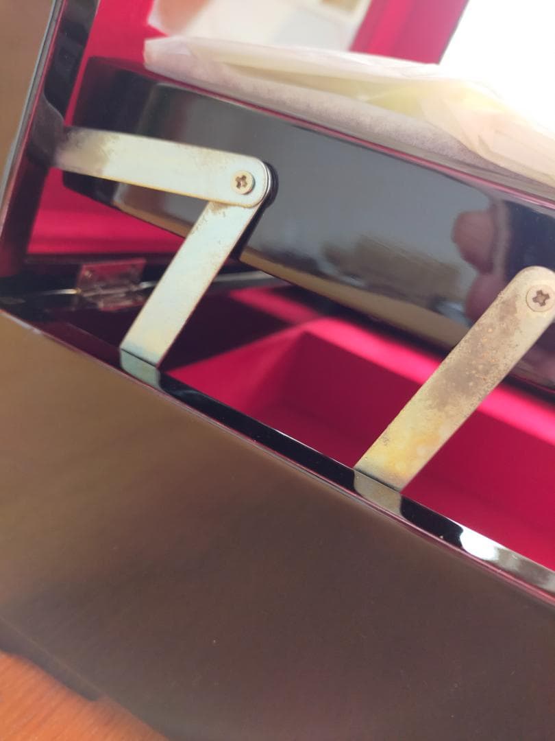 高級　木製　漆塗り 鍵付き宝石箱 オルゴール付き