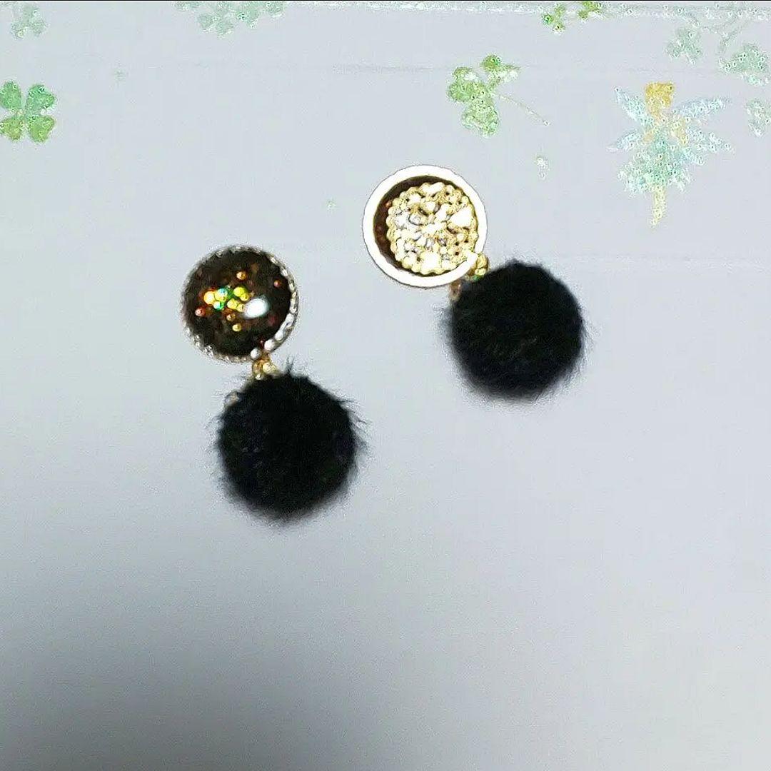 【220】フェイクファーのピアス／イヤリング