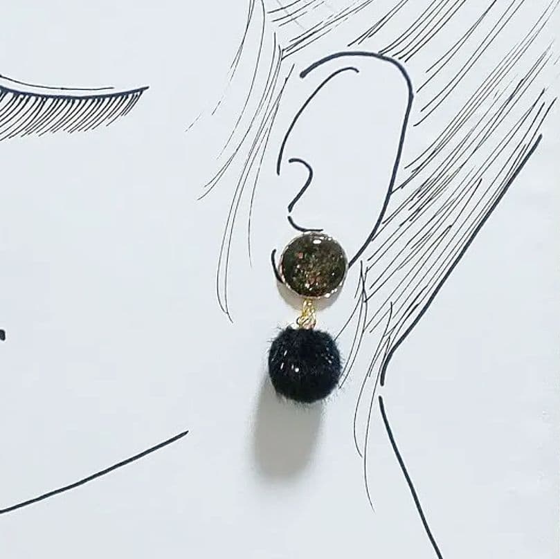 【220】フェイクファーのピアス／イヤリング